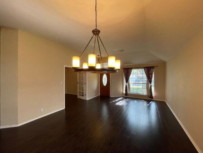 Foto del edificio - Beautiful single-story home in desirable Vista Oaks Subdivision