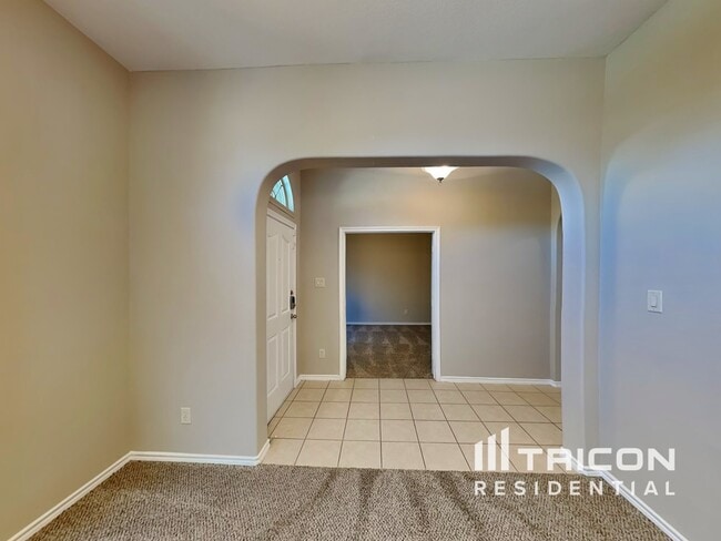 Building Photo - 718 River Run Dr