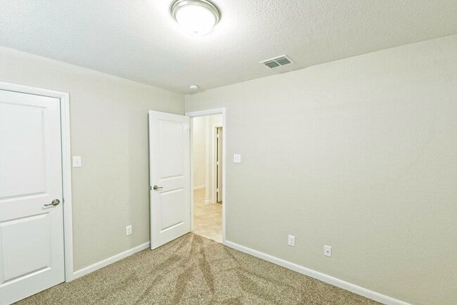 Building Photo - 228 Copper Switch Dr