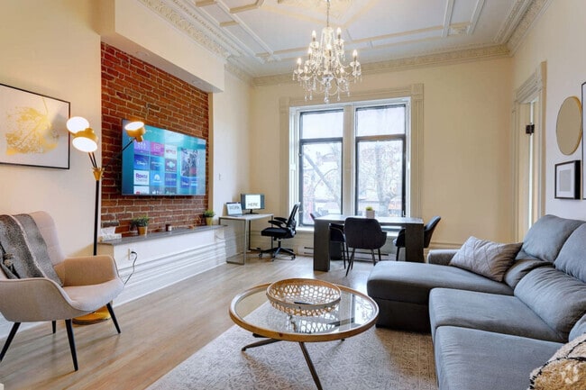 Building Photo - 3831 R. Saint-Denis