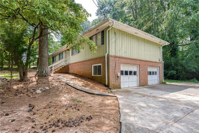 Foto del edificio - 4802 Valley Dale Dr SW