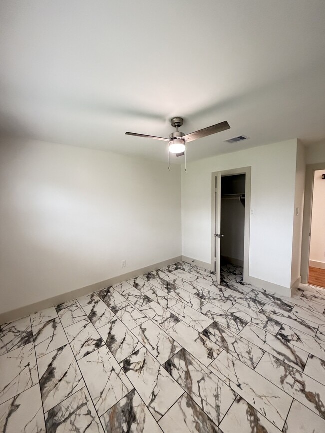 Foto del edificio - 7007 Pine Grove Dr