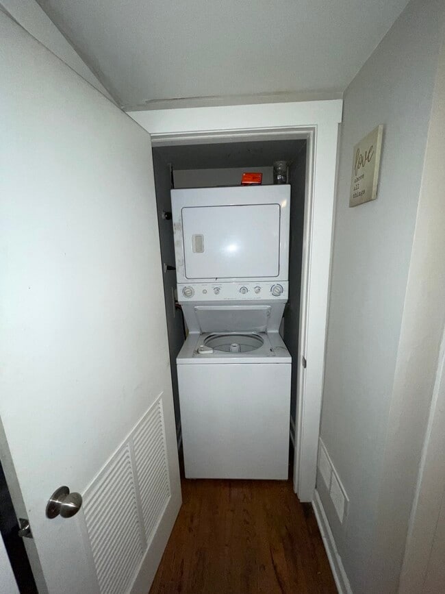 Building Photo - 1431 W Cortez St