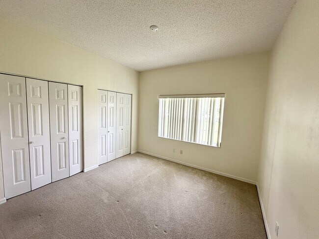 Building Photo - 17 Montauk Ln