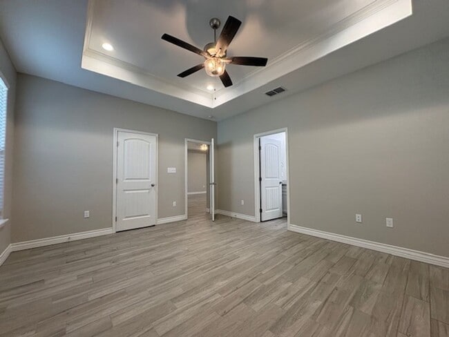 Building Photo - DCR602