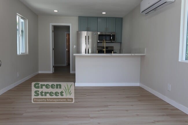 Building Photo - 3851 Menlo Ave
