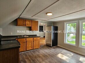 Building Photo - 27 Elm St