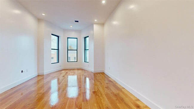Foto del edificio - 1198 Greene Ave