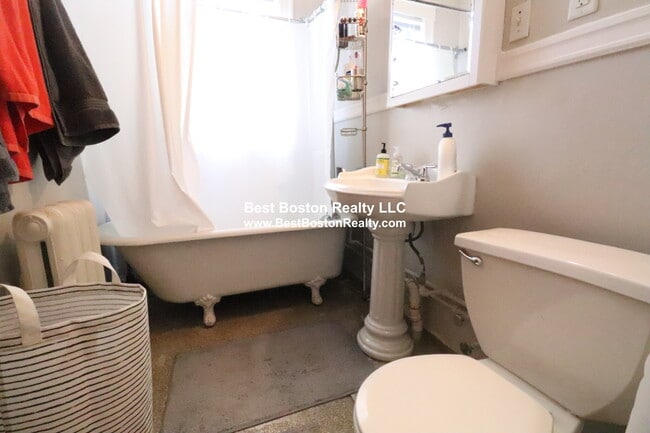 Building Photo - 11 Story St