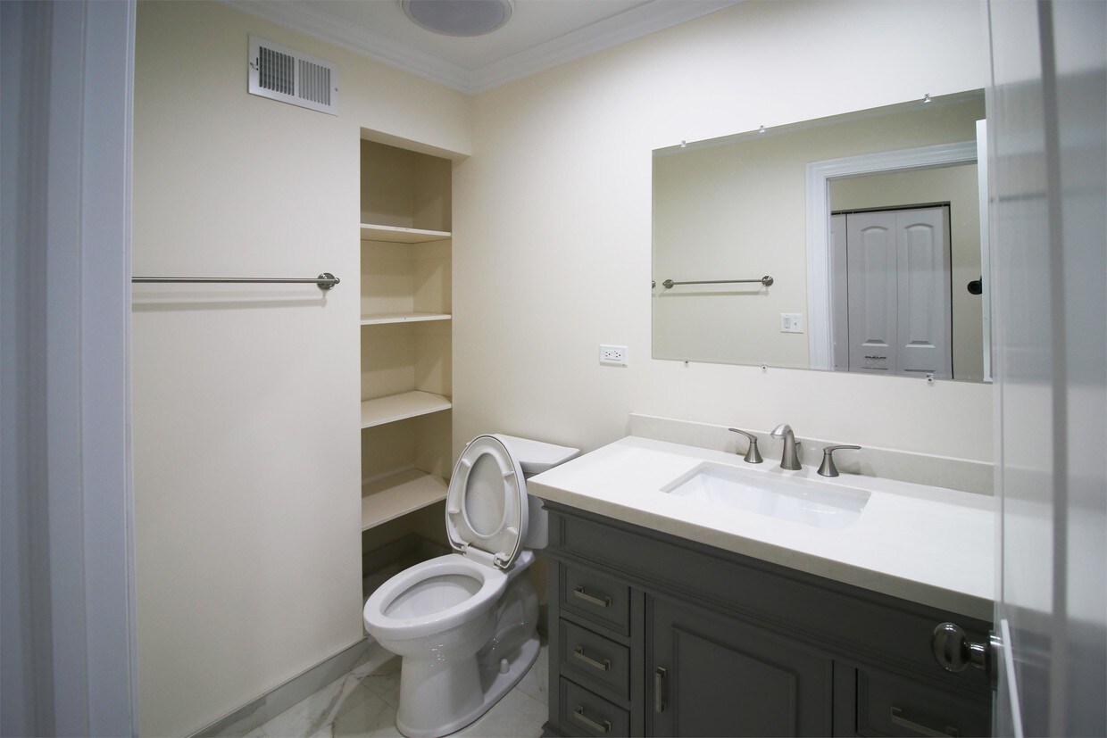 Foto principal - 4942 N Kimball Ave
