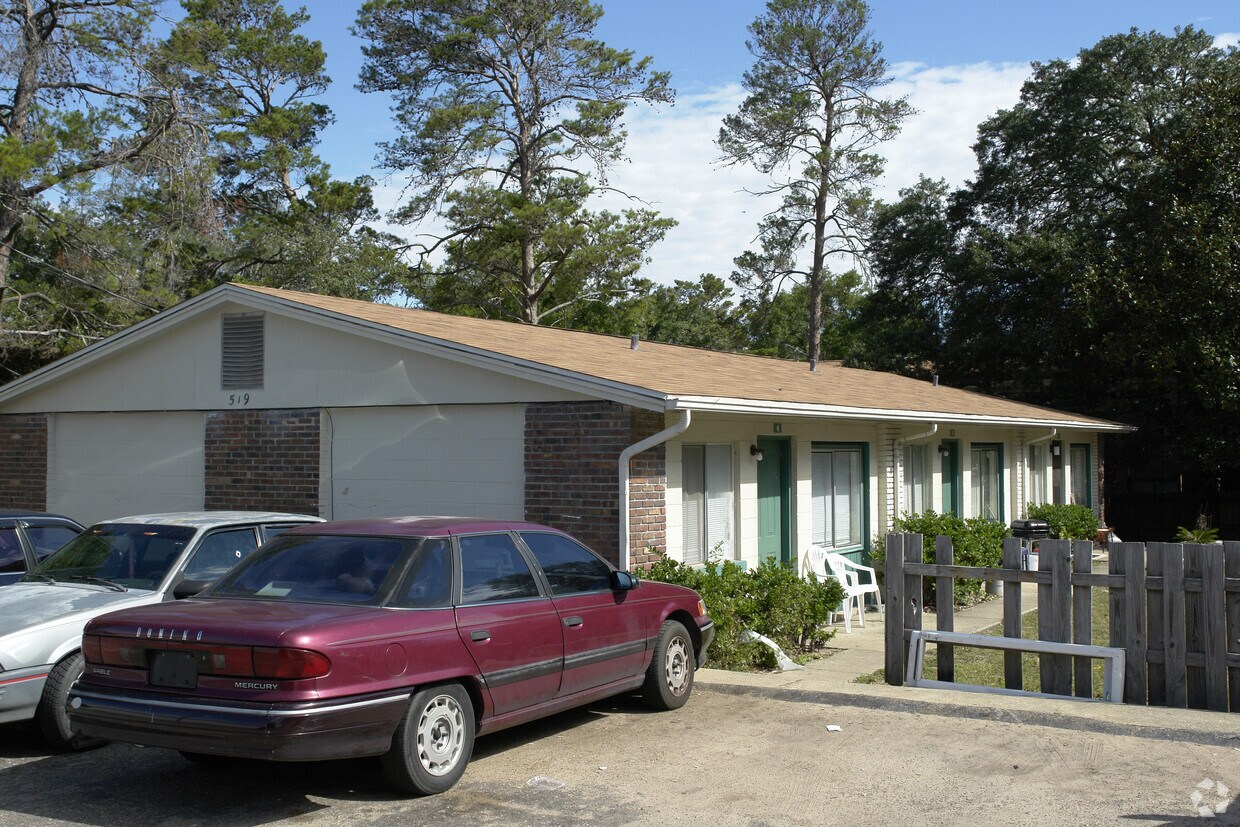 Primary Photo - Montavilla
