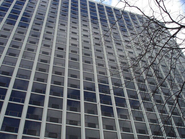 4343 West Facade - 4343 N CLARENDON Ave