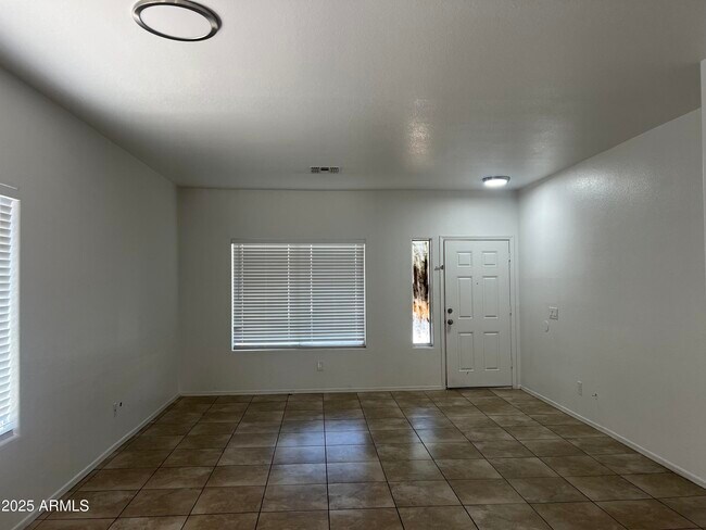 Foto del edificio - 12371 W Grant St