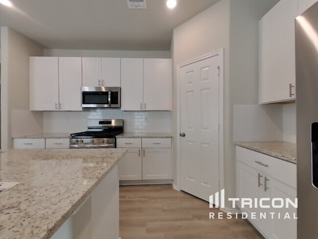 Foto del edificio - 8230 Red Spruce St