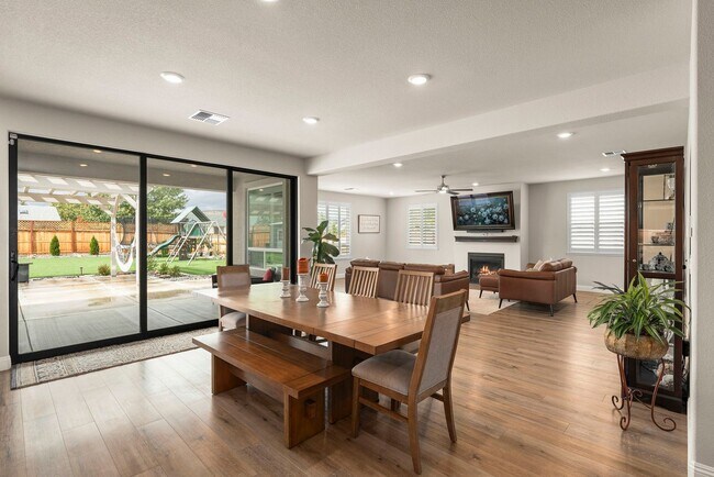 Foto del edificio - Spanish Springs furnished home for rent