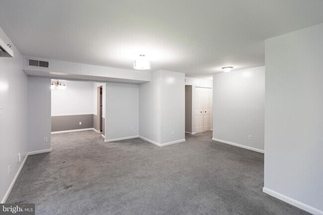 Building Photo - 10618 Provincial Dr