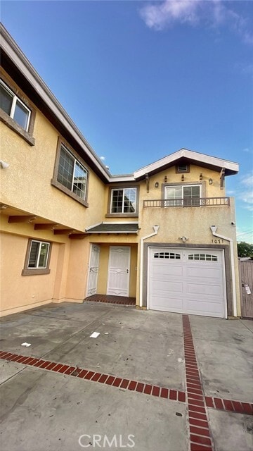 Building Photo - 1073 W 112th St