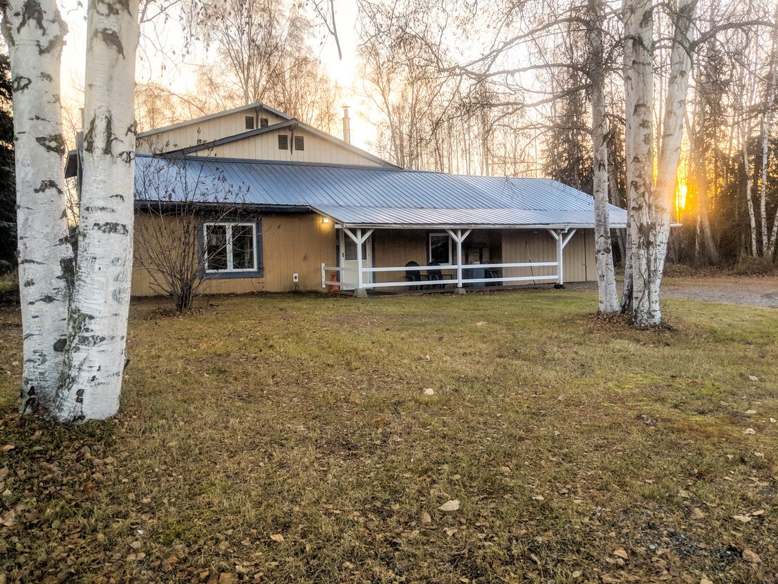 2225 Badger Rd, North Pole, AK 99705 House Rental in North Pole, AK