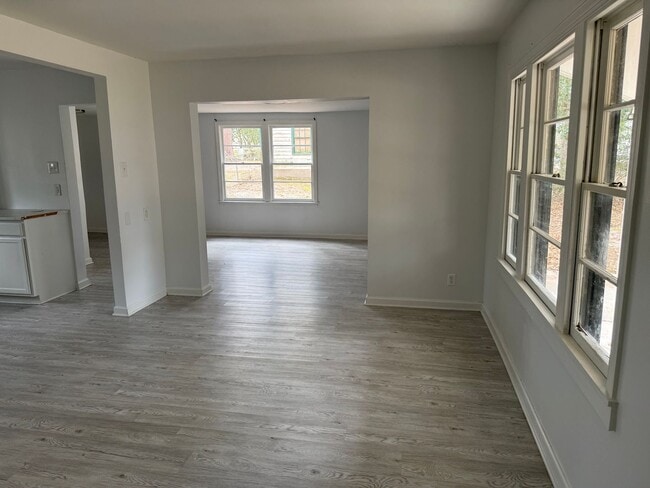 Building Photo - 128 Country Club Cir