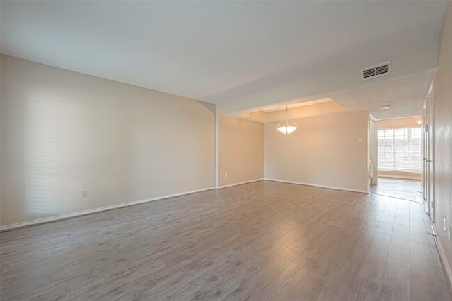 Foto del edificio - 10217 Longmont Dr