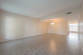 Building Photo - 10217 Longmont Dr