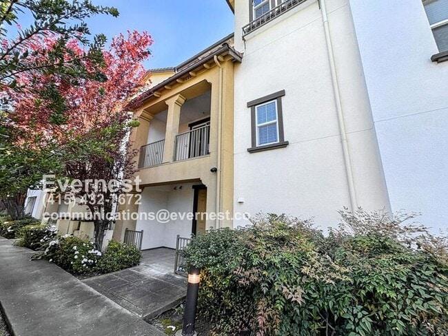 Building Photo - 764 Grandview Terrace