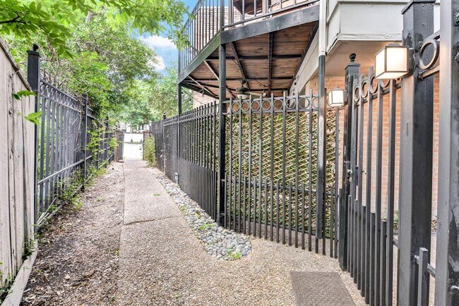 Foto del edificio - 6306 Riverview Way