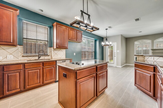 Building Photo - 8560 Calimar Dr