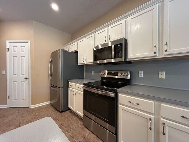 Building Photo - 16 Creekside Dr