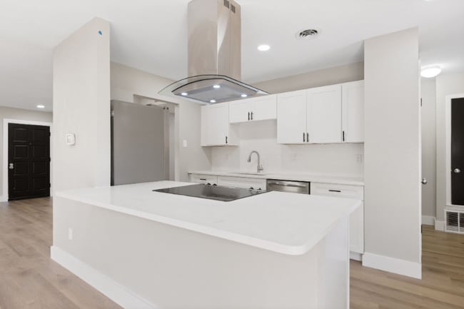 Building Photo - 605 Melrose Dr