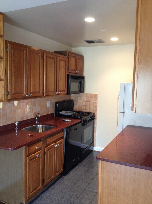 Foto del edificio - 4114 Davis Pl NW