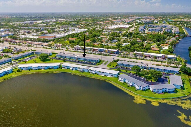 Building Photo - 1113 Lake Ter