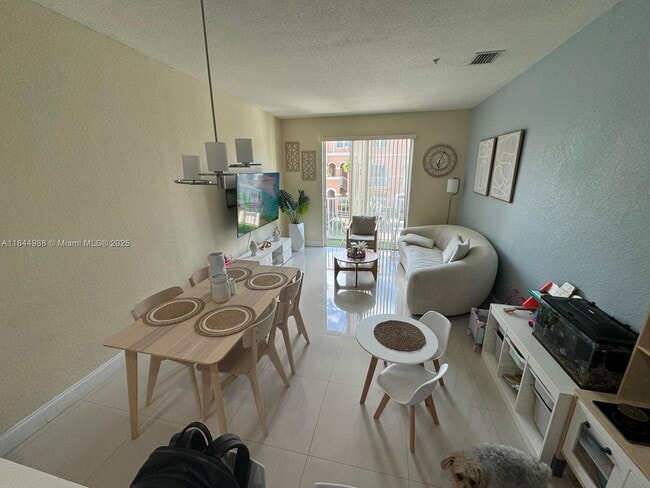 Foto del edificio - 17620 NW 73rd Ave