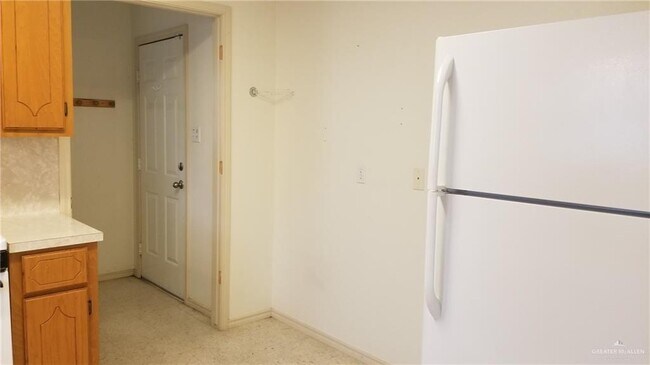 Building Photo - 422 S 14th Ave