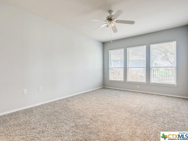 Foto del edificio - 303 Bonham Loop