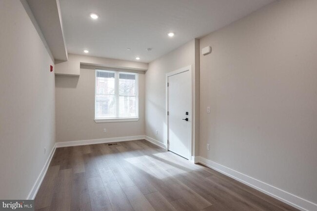 Building Photo - 3849 Fairmount Ave