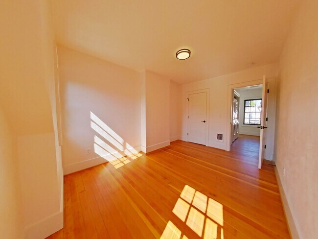 Building Photo - The Amber