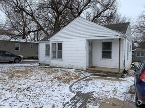 Building Photo - 1123 Claflin Rd