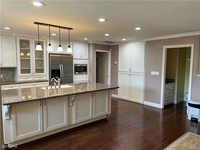 Building Photo - 3 br, 3.5 bath House - 541 W Foothill Blvd