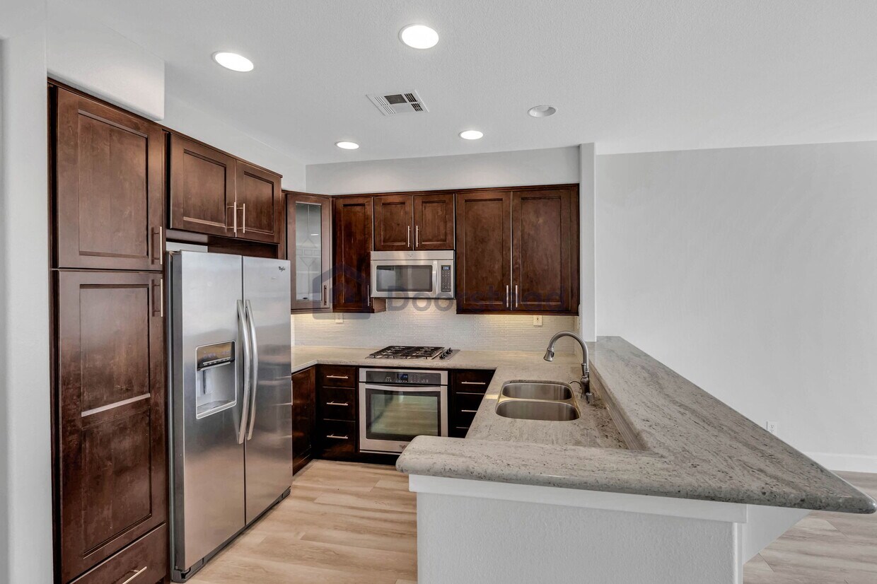 Foto principal - 28492 Porsena Way