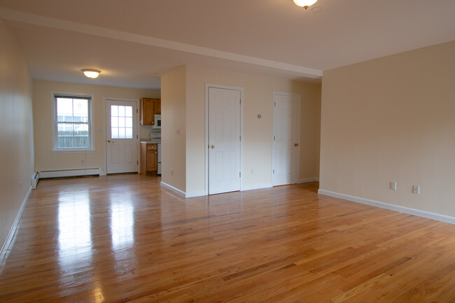 Living room - 69 Washington St