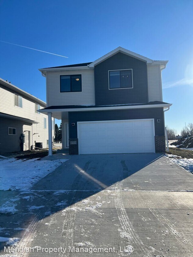 Foto principal - 3 br, 2 bath House - 6754 72nd Ave S