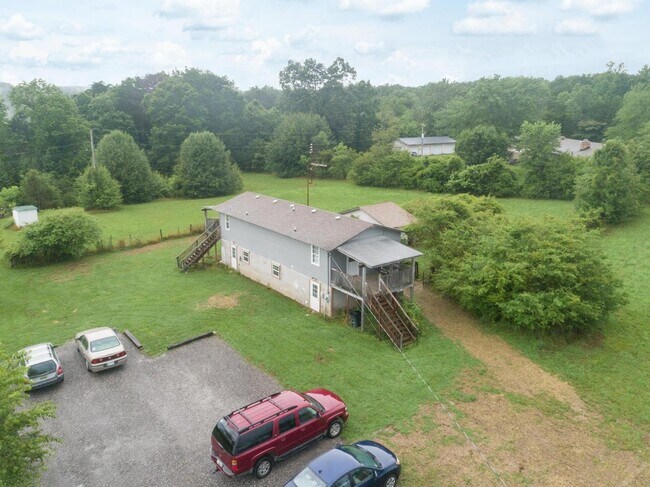 Foto del edificio - 256 Rock Creek Rd