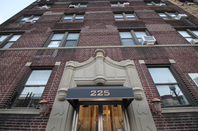 Building Photo - 225 Academy St