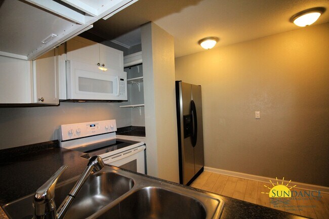 Building Photo - Beautiful 2 Bedroom Unit at Spanish Villas!