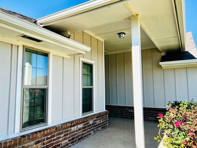 Building Photo - Beautiful 3BD 2BA w/ Bonus Room Located in Edmond's Falls at Vista Ln Addition!!