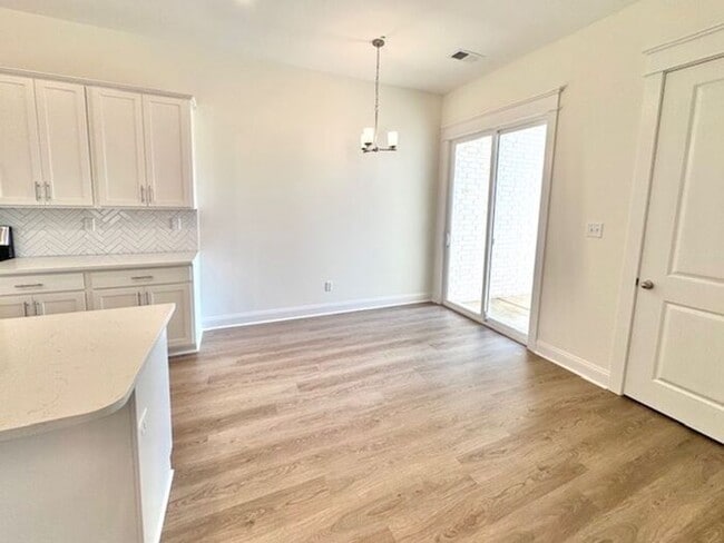 Building Photo - Now Leasing at Cedar Bluff – 4BR Townhomes...