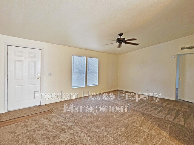 Foto del edificio - 4400 Vicki Ann Rd