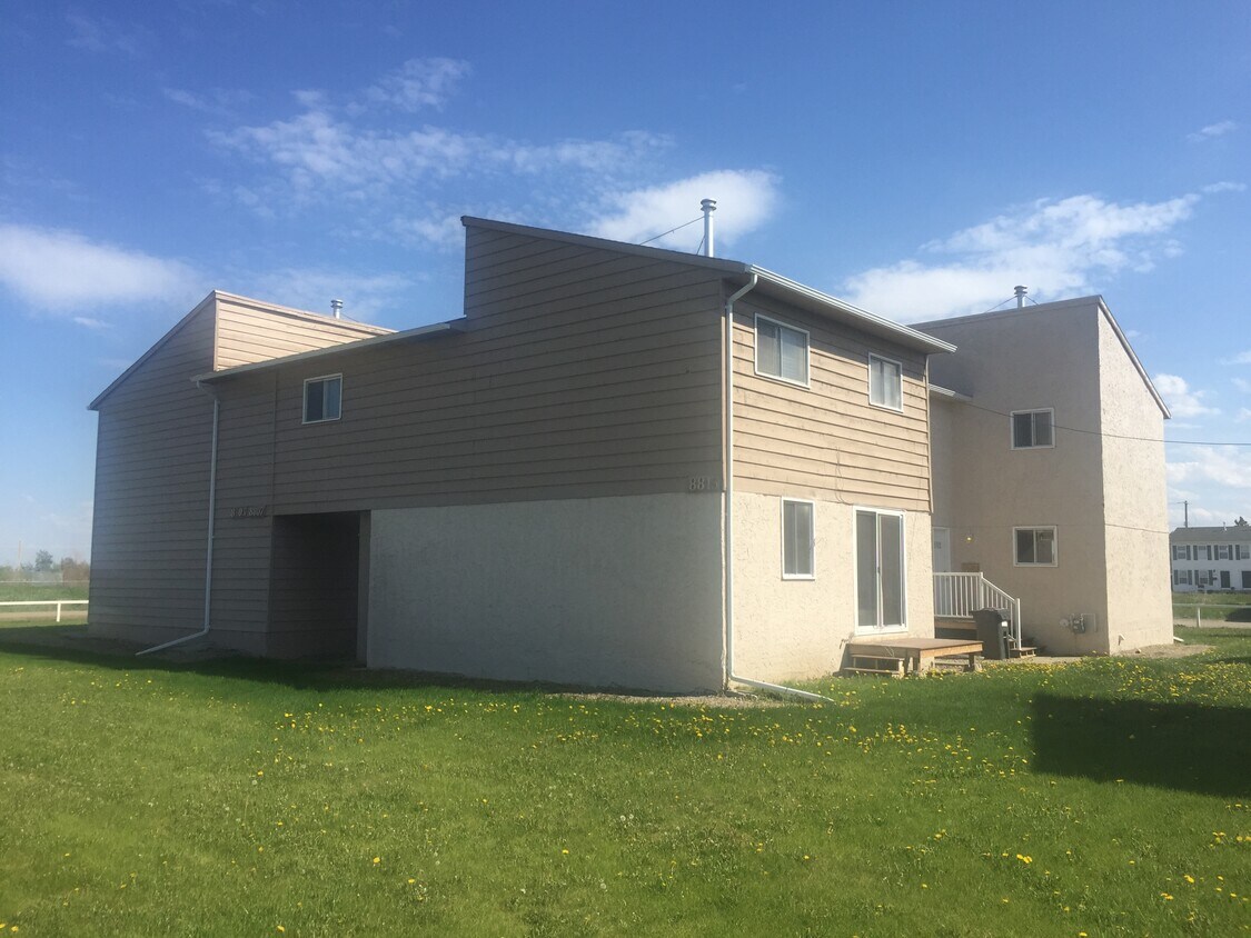 Primary Photo - 8839-8102 102 Ave