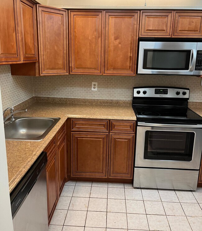 501 SE 8th St Unit 108, Deerfield Beach, FL 33441 Condo for Rent in